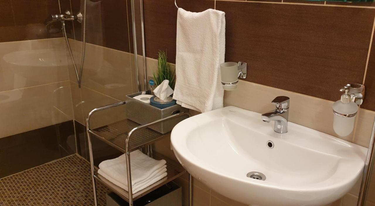 Grand Paradise Apartman Miskolc Ngoại thất bức ảnh